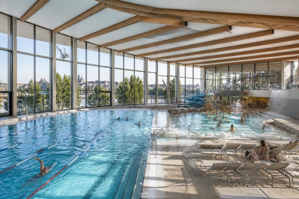 découvrez aquavita à angers, un espace aquatique complet pour toute la famille : toboggans, piscines, bien-être et activités sportives passés au crible.