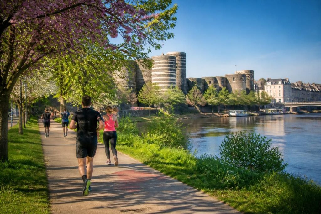 découvrez les plus beaux parcours de running à angers pour profiter pleinement de vos séances de course à pied.